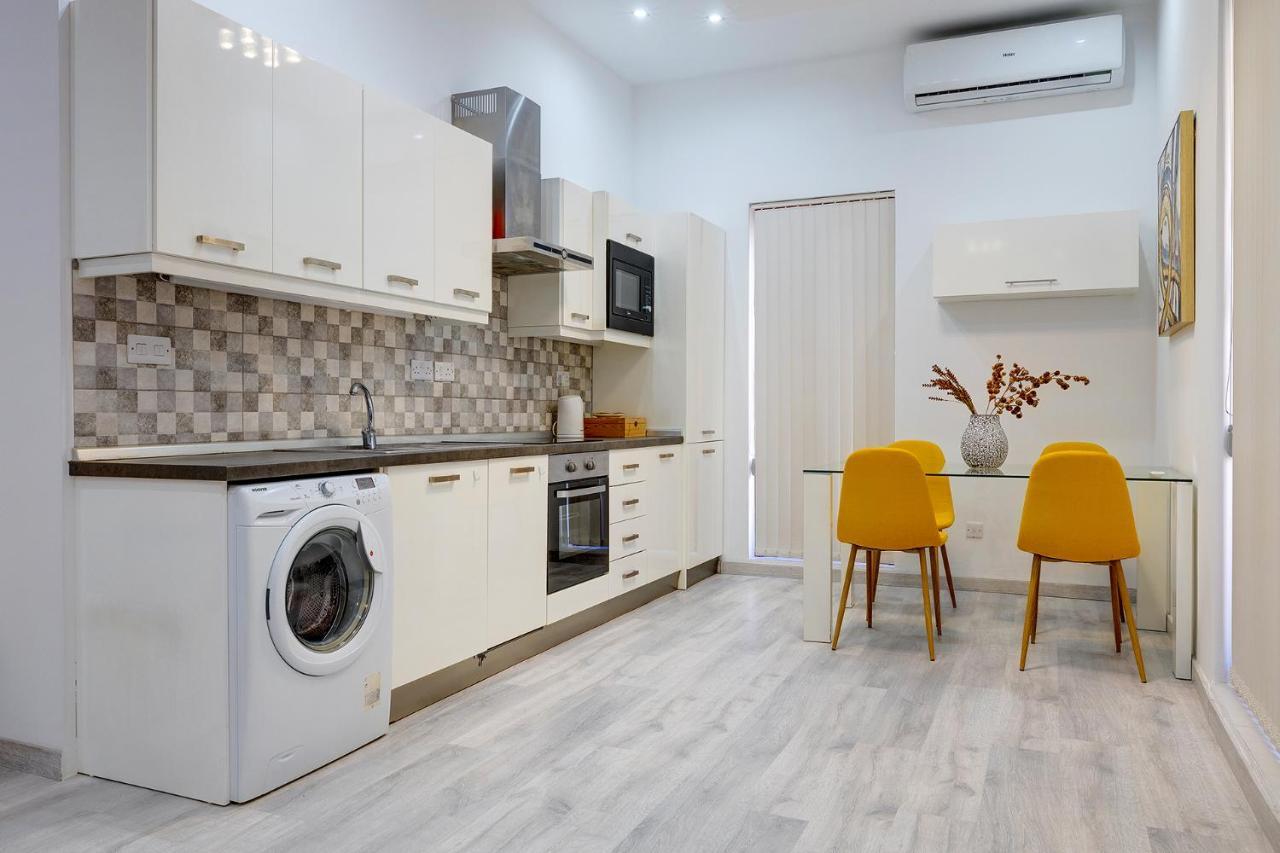 شقة Picturesque Sliema Pad Steps From The Seafront المظهر الخارجي الصورة