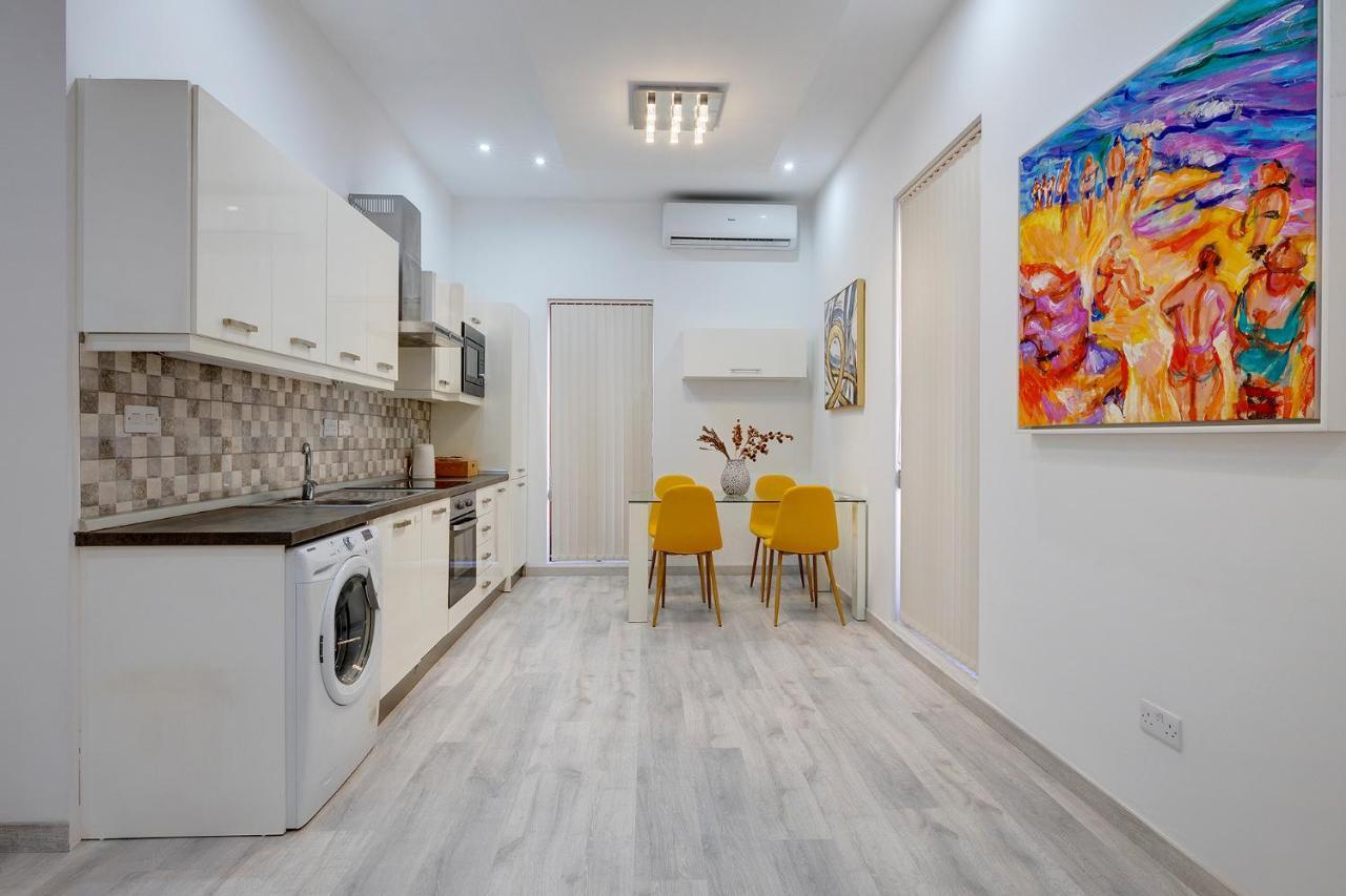 شقة Picturesque Sliema Pad Steps From The Seafront المظهر الخارجي الصورة