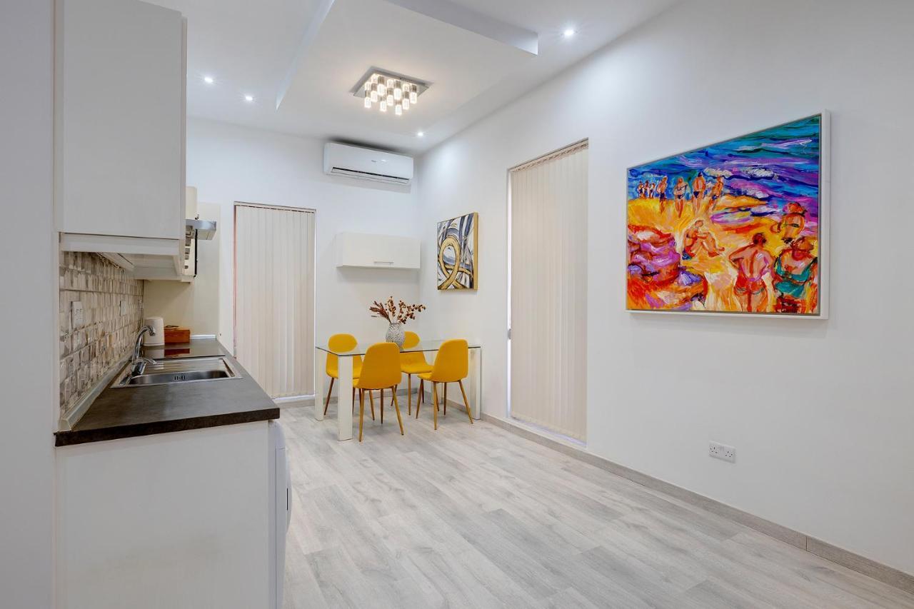 شقة Picturesque Sliema Pad Steps From The Seafront المظهر الخارجي الصورة