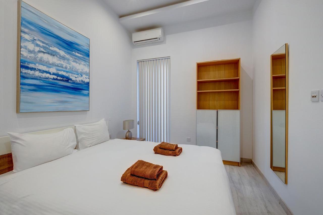 شقة Picturesque Sliema Pad Steps From The Seafront المظهر الخارجي الصورة
