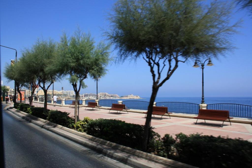 شقة Picturesque Sliema Pad Steps From The Seafront المظهر الخارجي الصورة